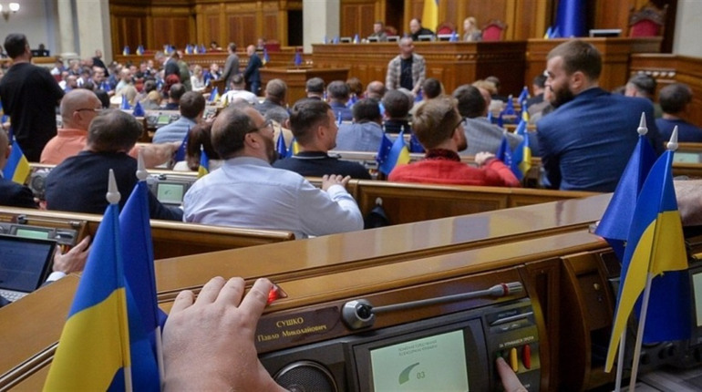Велике "перезавантаження" уряду: Рада сьогодні розгляне звільнення низки урядовців