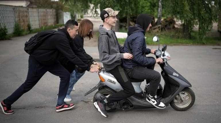 Ввели операцію "Мотоцикліст" на Одещині: перевірятимуть водіїв мопедів, особливо неповнолітніх