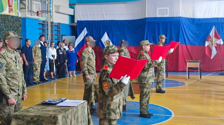 На окупованій Херсонщині відкрили кадетський клас Росгвардії, щоб вчити дітей воювати