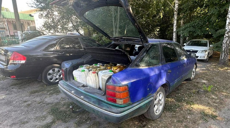 Ніжинські поліцейські оперативно розкрили крадіжку пального з АЗС