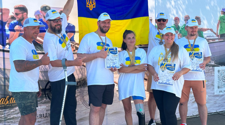 Метод позитивного адреналіну: заняття з веслування на Одещині повертають ветеранам жагу до життя
