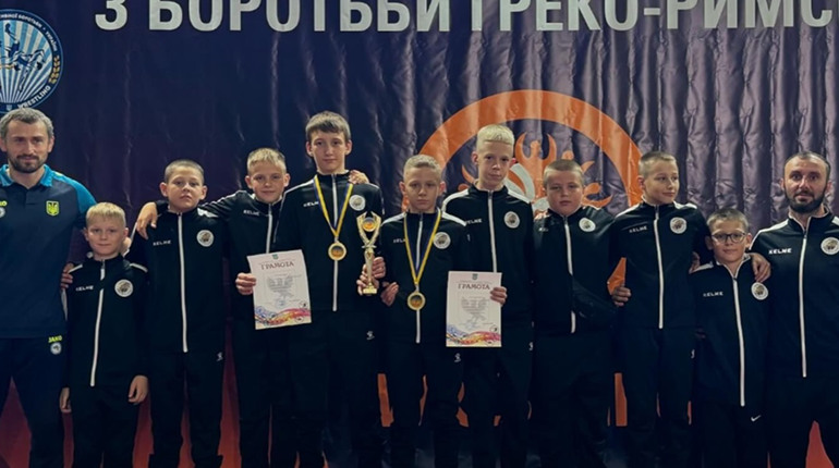 Южноукраїнська борцівська родина продовжує переможний шлях: дві золоті медалі