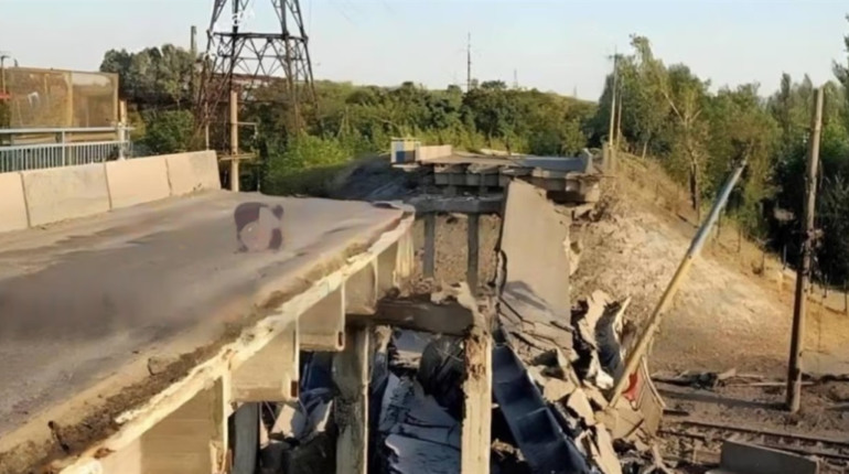 Покровськ зазнав серії обстрілів: зруйновано шляхопровід, є жертва серед цивільного населення
