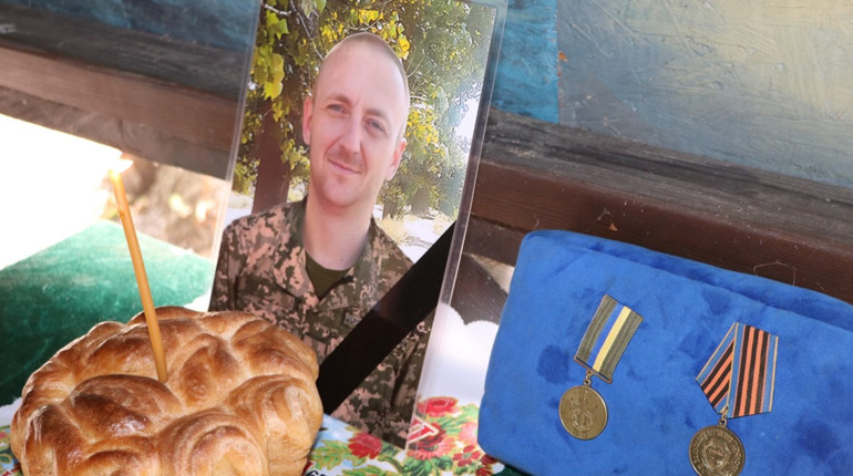 У Нікополі попрощалися із Захисником України Денисом Гуторовим