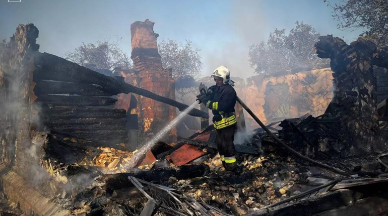 Майже шість годин гасили пожежу у с. Бобрик Вертіївської громади