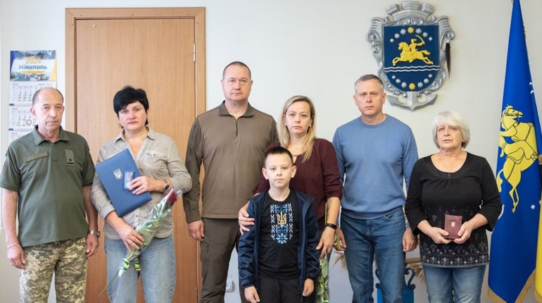 Нікопольських захисників, які загинули, захищаючи Україну, посмертно відзначено нагородами
