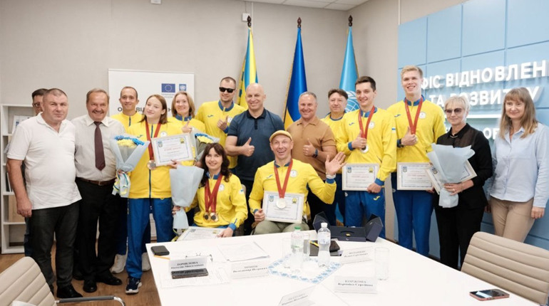 Донецькі паралімпійці здобули 20 медалей на Іграх у Парижі та отримали грошові нагороди від ОДА
