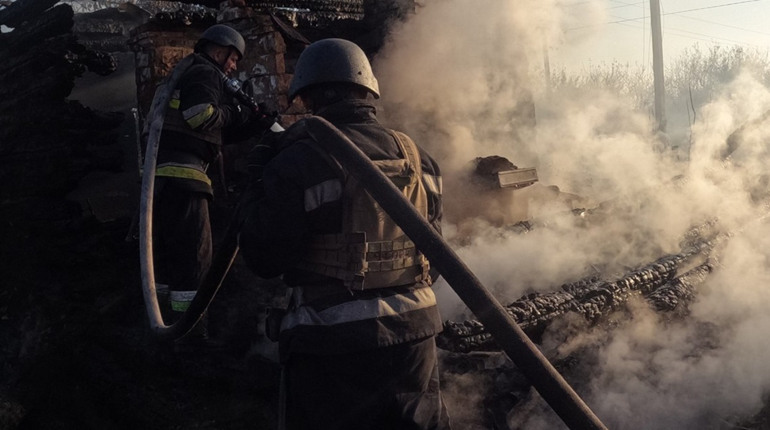 На Шосткинщині ДСНС тричі приборкували пожежі, що виникли в житлових секторах через ворожі обстріли