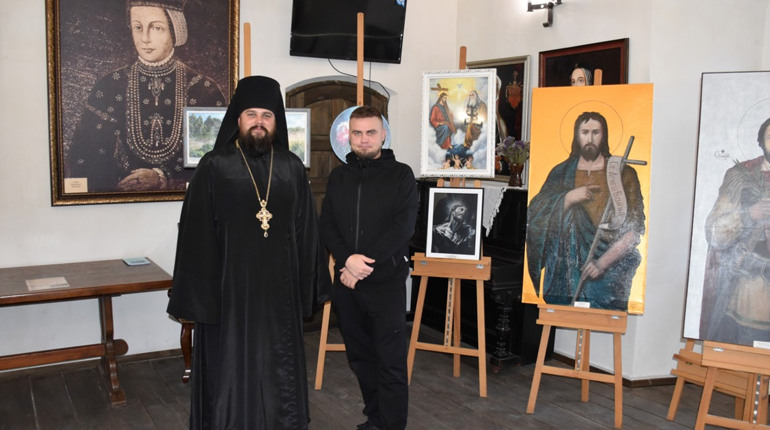 На честь дня народження Старокостянтинова у замку відкрили виставку живопису