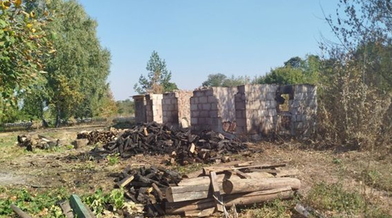 «Обстріл не вщухав дві години»: волонтери допомогли жителям села Черневе після масштабної атаки рф