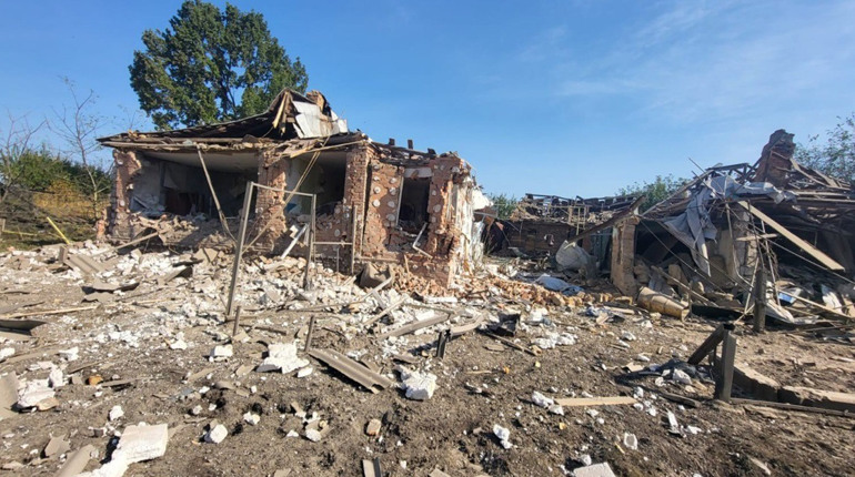 Поліцейські Сумщини показали наслідки обстрілів, також поранено трьох жителів