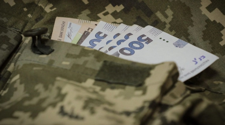 На Луганщині продовжують надавати грошову допомогу військовослужбовцям та їхнім родинам