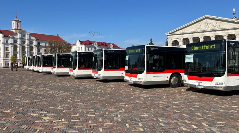 Чернігів отримав великі автобуси від міста Санкт-Галлен для покращення громадського транспорту