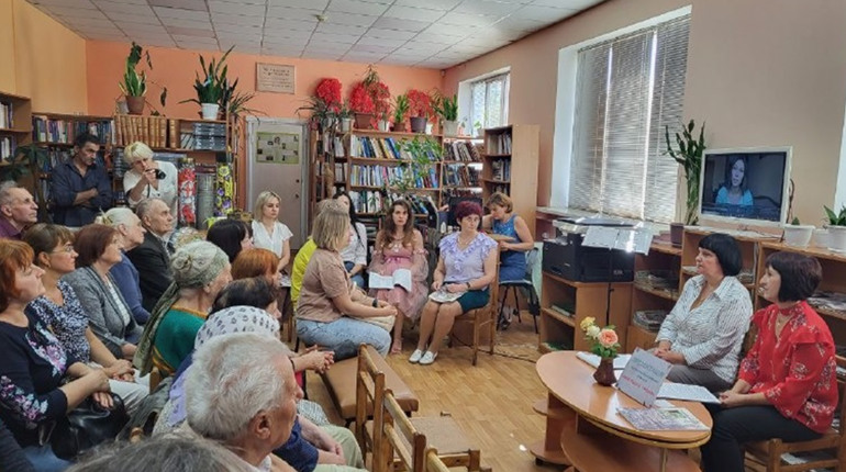 У Гадячі презентували випуск літературного альманаху "Мистецьке гроно", присвяченому Олені Пчілці