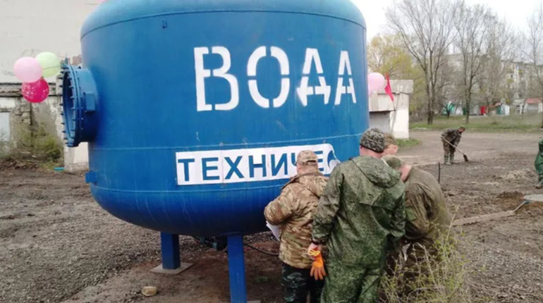 До дня "возз'єднання". На Луганщині окупанти раптом забезпечили містян технічною водою
