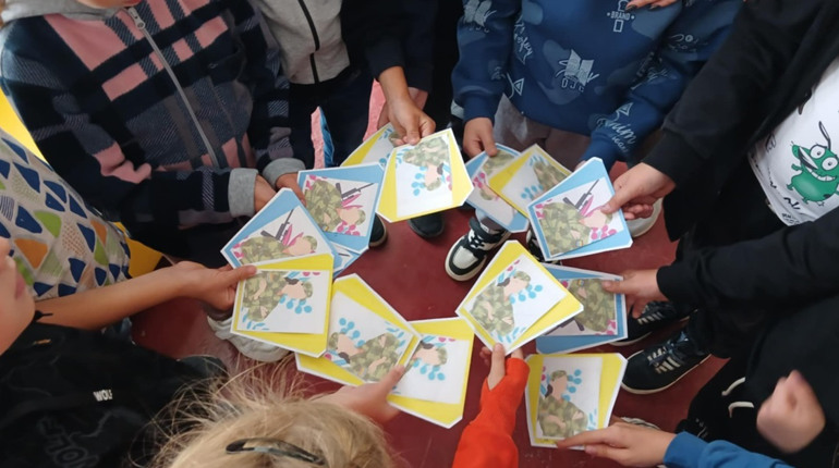 Третьокласники гімназії №2 написали листи бійцям та зібрали кошти на РЕБ