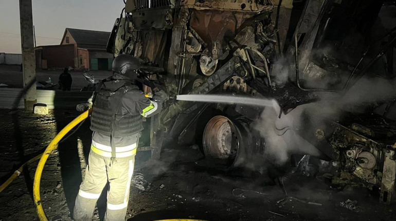 В Шипуватому горіло сільгоспідприємство: вогнеборці ліквідували пожежу