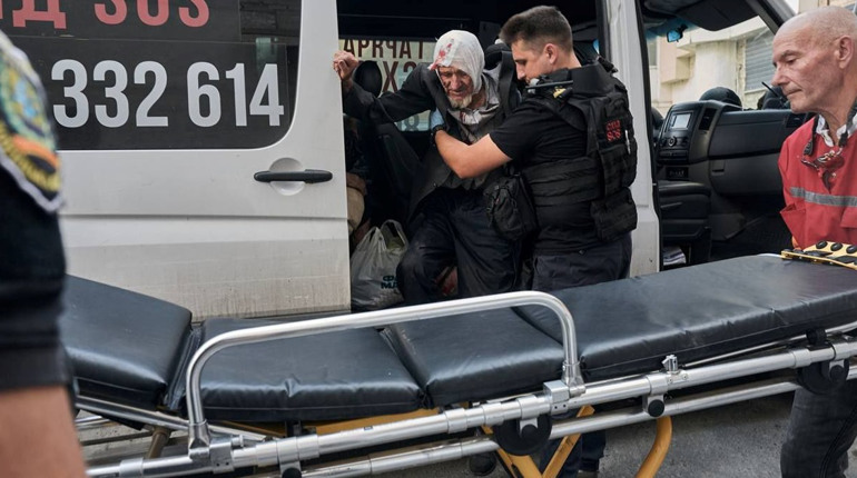 Волонтери фонду "Схід SOS" активно допомагають в евакуації жителів Покровська
