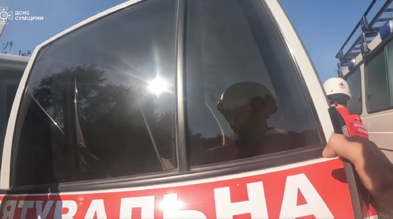 Рятувальники евакуювали мешканців Шосткинщини під обстрілами (ВІДЕО)