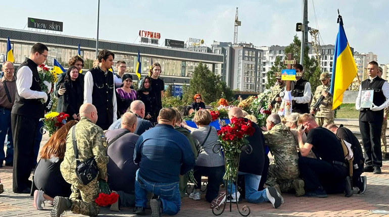 Южненська громада провела в останню путь військового Олександра Лановенка (ФОТО)