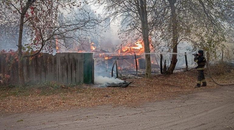 ДСНС ліквідували пожежу в Шосткинському районі, що виникла внаслідок ворожої атаки