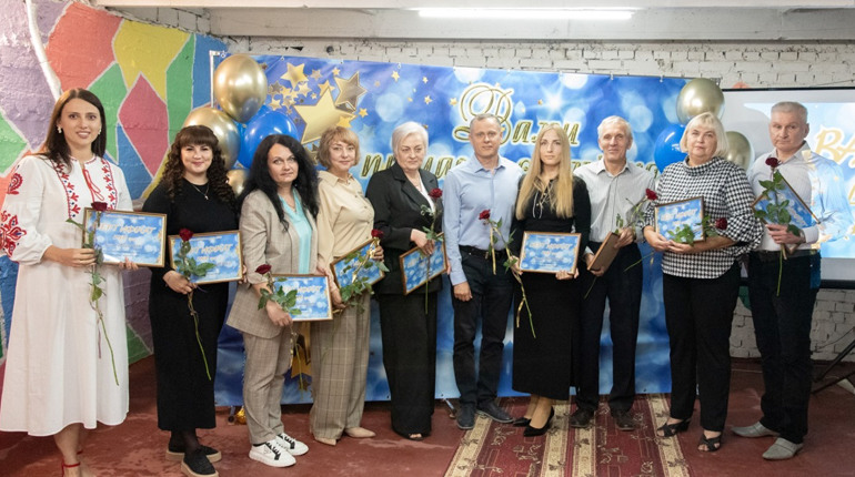 У Нікополі освітян привітали з професійним святом