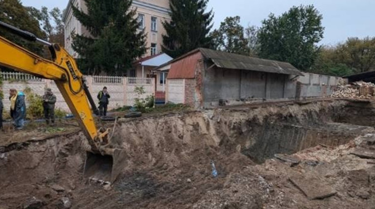 У Чернігові стався прорив каналізаційного колектора: ліквідація аварії тривала три дні