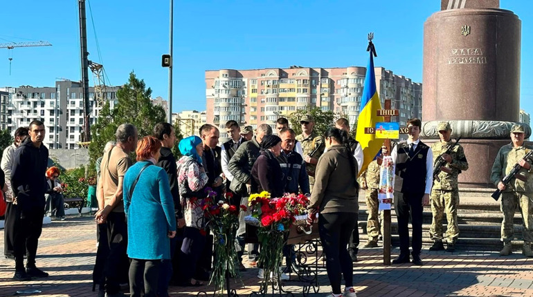 Южненська громада попрощалася із захисником Сергієм Дубовим