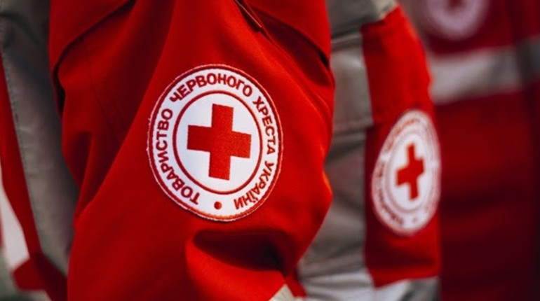Волонтери доправили на лікування в Шостку маломобільну жінку з Глухова
