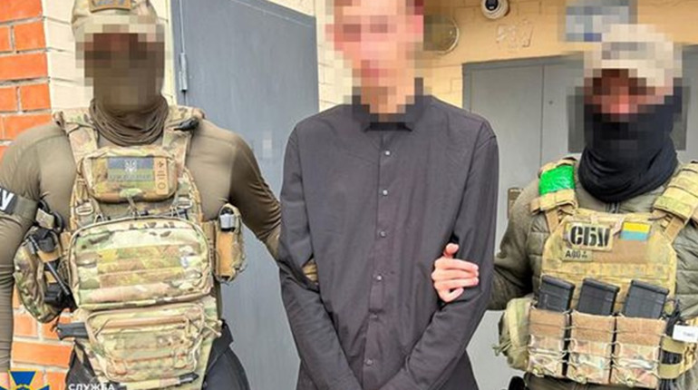 СБУ викрила чоловіка, який через сайт знайомств «підчепив» ФСБ і здавав роботу ППО на Сумщині