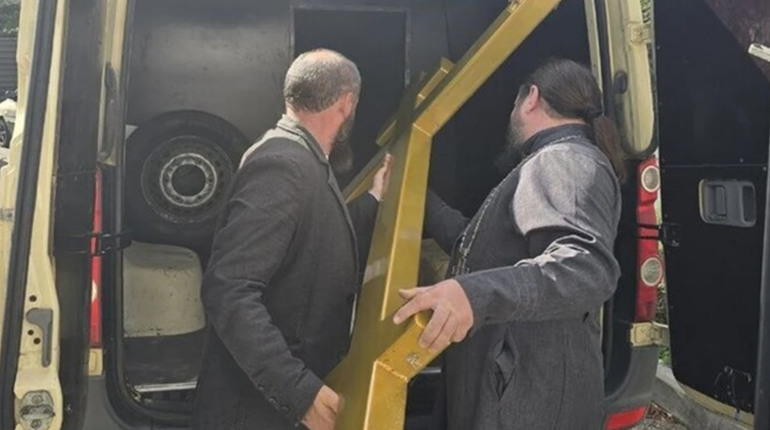 "Щоб молитись військові". На окупованій Херсонщині встановлюють поклонні хрести