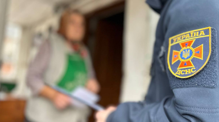На старті опалювального сезону ДСНСники провели бесіди з жителями села Береза: про що говорили
