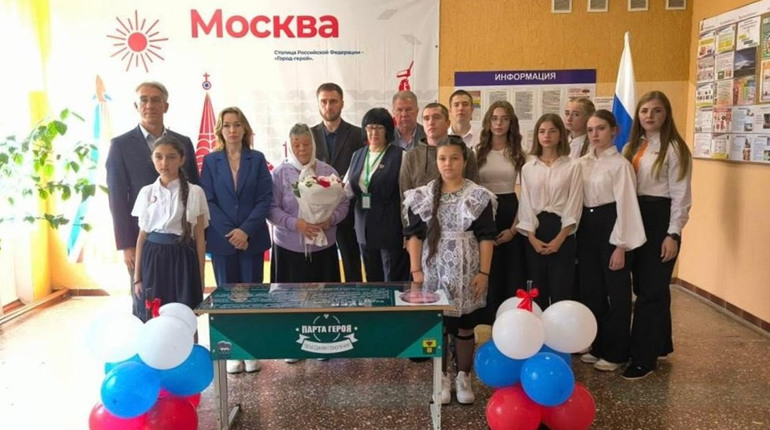 У Мелітополі окупаційна влада відкрила "парту героя" на честь учасника так званої "ДНР"