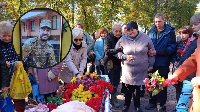 У Глухові провели в останню путь воїна Євгена Усманова