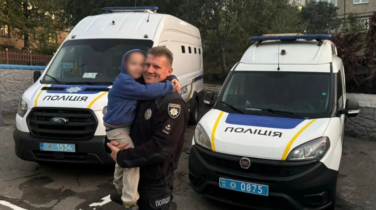 На Фастівщині поліцейський повернув малолітнього хлопчика додому: що відомо