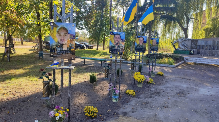 У Макошиному відкрили Алею пам'яті полеглим героям-односельцям