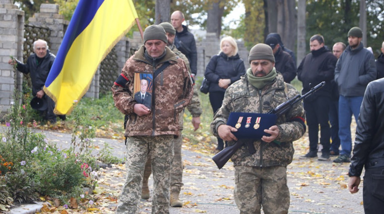 Прощання з підполковником та боротьба з пожежами на кордоні: головні новини Глухова 24 жовтня