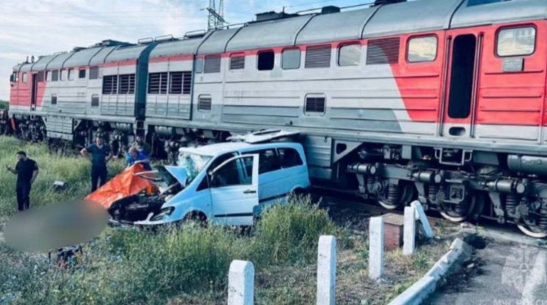 Під Мелітополем внаслідок аварії на залізничному переїзді загинули 6 людей