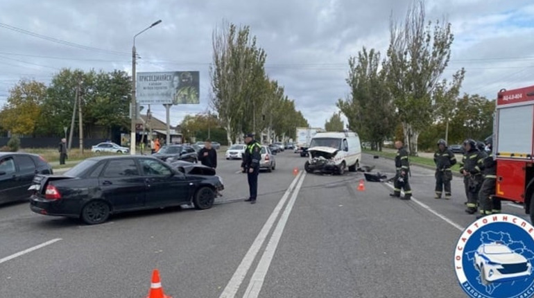 У Мелітополі сталася серйозна аварія за участю трьох автомобілів, у якій травмовано двох дітей