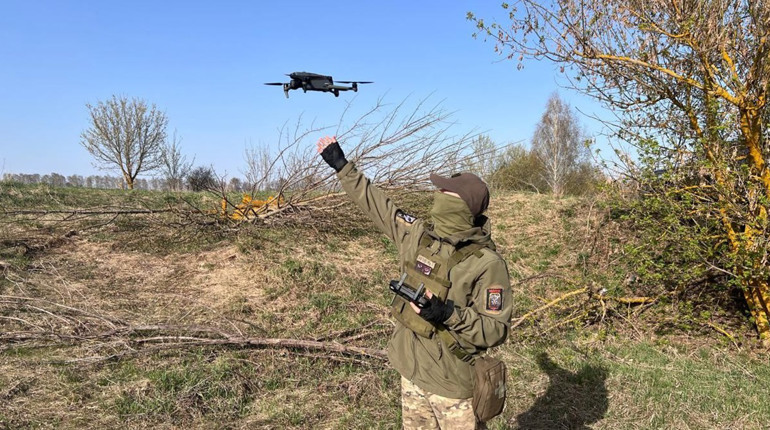 Група аеророзвідки, яка боронить кордони Сумщини, просить про допомогу в зборі на важливу антену