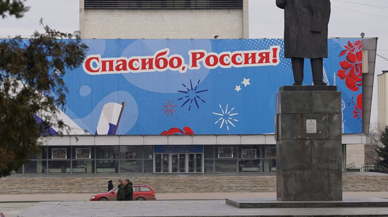 Від 5 листопада в центрі Луганська окупанти обмежують рух автівок на Театральній площі. Яка причина