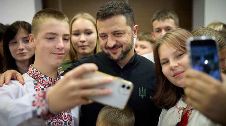 Діти з Фастівщини зустрілись з Президентом України і зіграли у футбол з хорватськими зірками