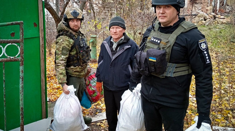 Поліцейські евакуювали пораненого мешканця Гуляйпільського до Запоріжжя