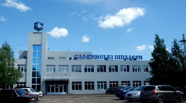 Корюківська фабрика майже 40 років на ринку шпалер. Як підприємство долає воєнні виклики