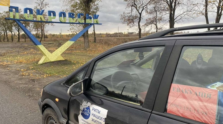 Два благодійні фонди організовують безоплатну евакуацію мешканців Покровська
