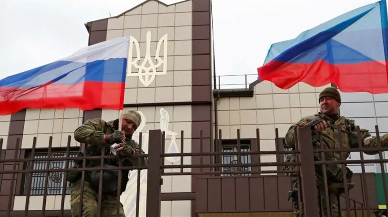 На Луганщині окупанти готуються до капітуляції: підчищають документи та пакують валізи