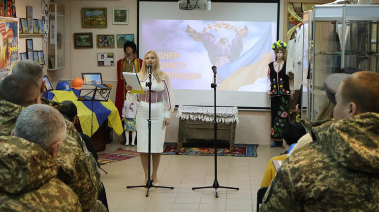 День гідності та свободи у Південноукраїнську відзначили у колі тих, хто бореться за неї