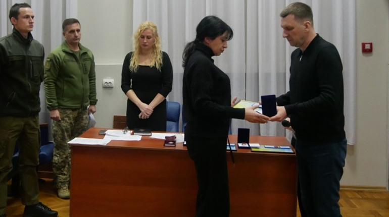 У Покрові вшанували пам'ять загиблих захисників та ухвалили важливі рішення на сесії міськради