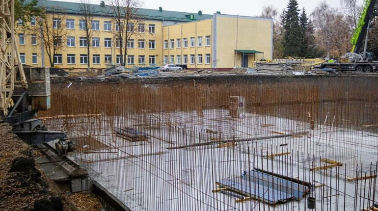 У Лозовій за 102 млн грн будують укриття в ліцеї. Скільки школярів і вчителів зможуть сховатися