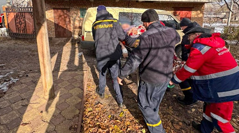 Кагарлицькі рятувальники допомогли медикам і хворому